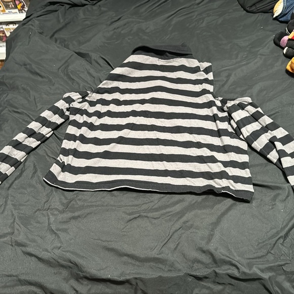 Black and gray stripped collar skeleton shirt - Picture 2 of 2